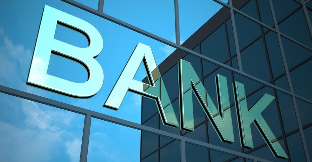 Banklar əhalini kredit bataqlığına sürükləyir